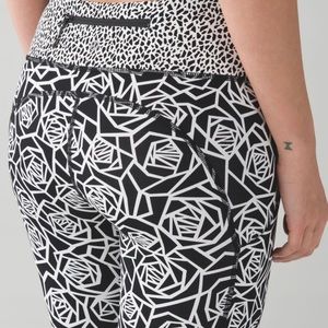 Lululemon Speed Tight IV
Posey White Black/White/Miss Mosaic White